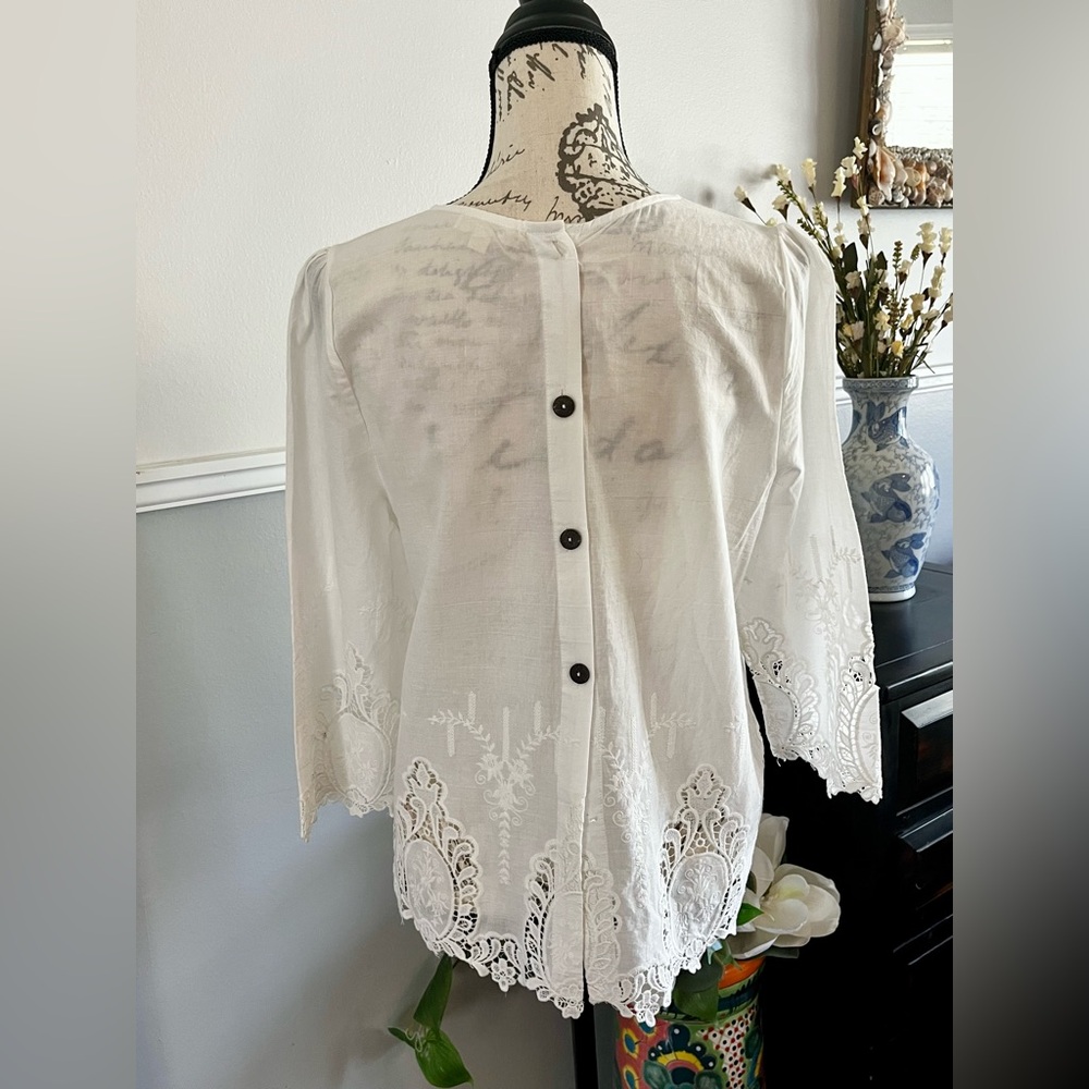 EUC Everly Elegant White Lace Women's Peasant Top Lace Embroidered Button Medium - Picture 7 of 13